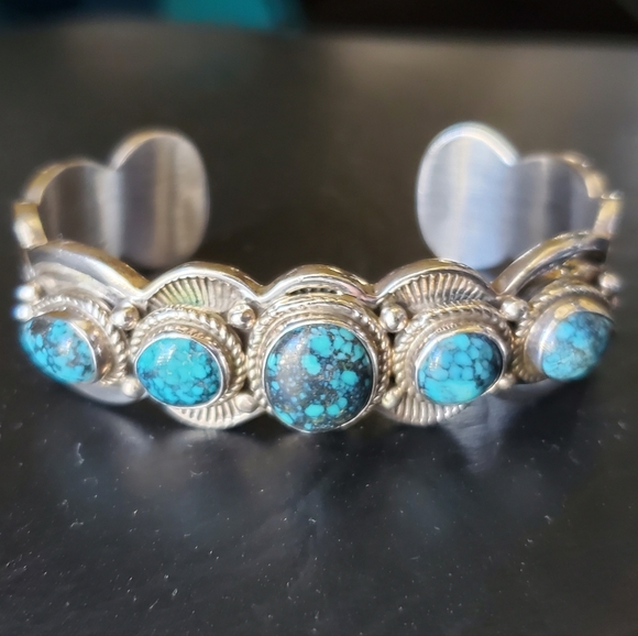 AUTHENTIC EUC NATIVE AMERICAN STERLING AND TURQUOISE CUFF BRACELET - Picture 2 of 15